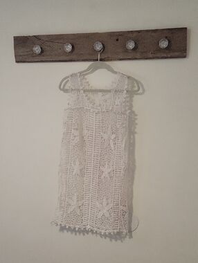 White Crochet Sleeveless Coverlet SZ MED